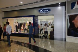 Loucic shopping mont serrat